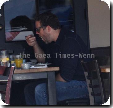 David Denman seen having lunch at Toast Bakery and Cafe.  Los Angeles.