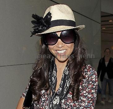 Manager Jonathan Shalit, Myleene Klass and daughter Ava Bailey
Myleene Klass arriving at Heathrow airport with her daughter and manager on a flight from Los Angeles 
London, England.