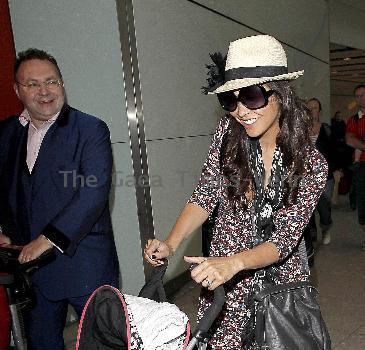 Manager Jonathan Shalit, Myleene Klass and daughter Ava Bailey
Myleene Klass arriving at Heathrow airport with her daughter and manager on a flight from Los Angeles 
London, England.