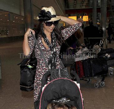 Manager Jonathan Shalit, Myleene Klass and daughter Ava Bailey
Myleene Klass arriving at Heathrow airport with her daughter and manager on a flight from Los Angeles 
London, England.