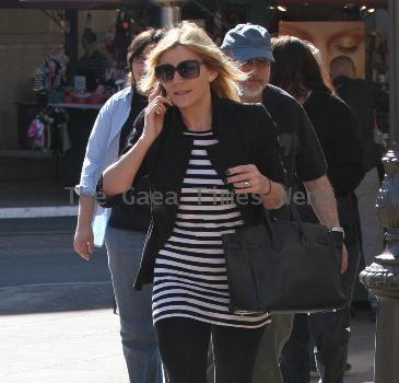 Eastenders' star Michelle Collins takes a break from shopping to eat lunch at The Grove.
Los Angeles, California.