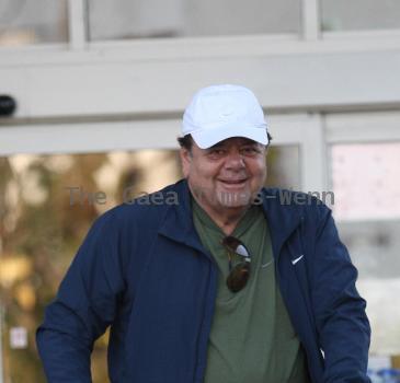Actor Paul Sorvino 
leaves Bristol Farms after shopping for groceries. 
Los Angeles, California, USA.