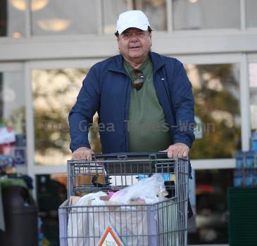 Actor Paul Sorvino 
leaves Bristol Farms after shopping for groceries. 
Los Angeles, California, USA.