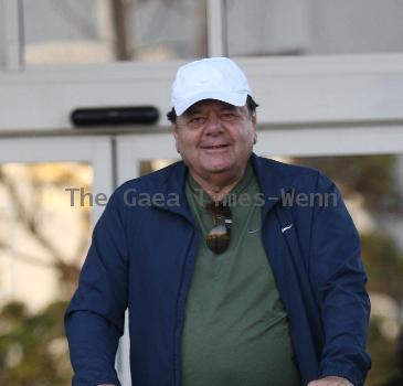 Actor Paul Sorvino 
leaves Bristol Farms after shopping for groceries. 
Los Angeles, California, USA.