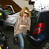 Kylie Minogue leaving her apartment to head
to a meeting
London, England.