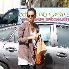 Jessica Alba takes her car to a Beverly Hills carwash.
Los Angeles, California.