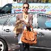 Jessica Alba takes her car to a Beverly Hills carwash.
Los Angeles, California.