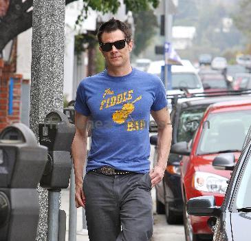 Johnny Knoxville out and about in Brentwood.
Los Angeles, California.