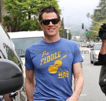 Johnny Knoxville out and about in Brentwood.
Los Angeles, California.