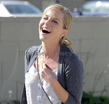 'Desperate Housewives' star Julie Benz is in good spirits while leaving Lemonade in West Hollywood after having lunch with friends.
Los Angeles, California.