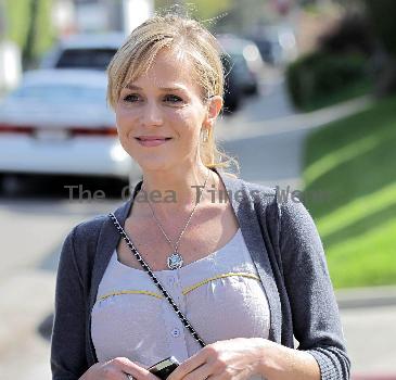 'Desperate Housewives' star Julie Benz is in good spirits while leaving Lemonade in West Hollywood after having lunch with friends.
Los Angeles, California.