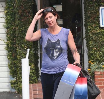 Allison Janney
leaving Fred Segal in West Hollywood after shopping
Los Angeles, California.