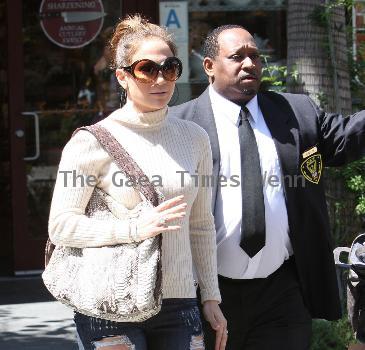 Jennifer Lopez shopping at the 'Sur La Table' boutique at the Grove in Hollywood. Los Angeles.