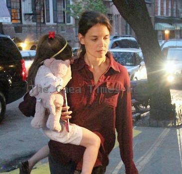 Actress Katie Holmes
takes her daughter Suri to Alice's Tea Cup
New York City, USA.