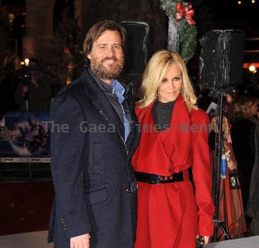 CARREY & MCCARTHY SPLIT
JIM CARREY and JENNY MCCARTHY have ended their five-year romance.
  The funnyman announced the sad news via a post on his Twitter.com blog on Tuesday (06Apr10).
  He wrote,