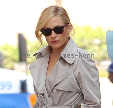 Kate Hudson
on the set of her new movie 'Something Borrowed'
New York City, USA.