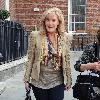 Beverley Callard
de parts the Merrion Hotel
Dublin, Ireland.