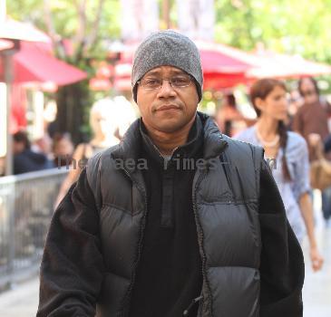 Cuba Gooding Jr out shopping at The Grove 
Hollywood, USA.