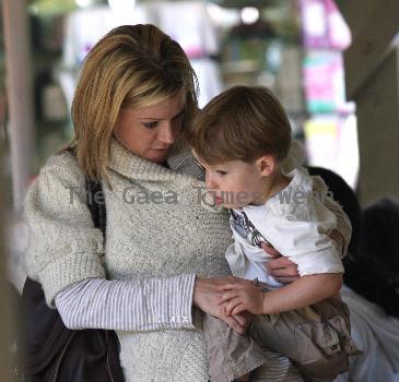 Julie Bowen 
'Modern Family' star eating lunch with her son Oliver Phillips from a Mexican food stand
 Los Angeles, California.