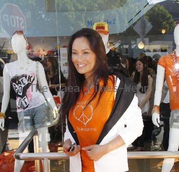 Karina Smirnoff at the Orange MS Cure Benefit at Kitson on Melrose Avenue, West Hollywood
Los Angeles, USA.