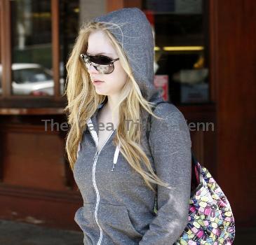 Avril Lavigne 
leaves Jerry's Deli in Beverly Hills
Los Angeles, California.