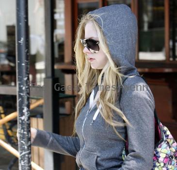 Avril Lavigne 
leaves Jerry's Deli in Beverly Hills
Los Angeles, California.