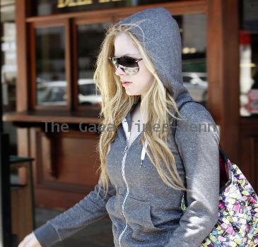 Avril Lavigne 
leaves Jerry's Deli in Beverly Hills
Los Angeles, California.