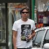 Richard Madeley 
is greeted by Kim Medcalf while out shopping in Golders Green.
London, England.