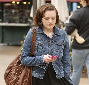 Elizabeth Moss shopping at the Grove in West Hollywood Los Angeles.