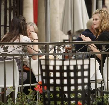 Missi Pyle having lunch at the Grove in West Hollywood Los Angeles.