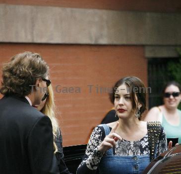 Liv Tyler 
leaves her Manhattan apartment along with her mother Bebe Buell and son Milo Langdon 
New York City, USA.