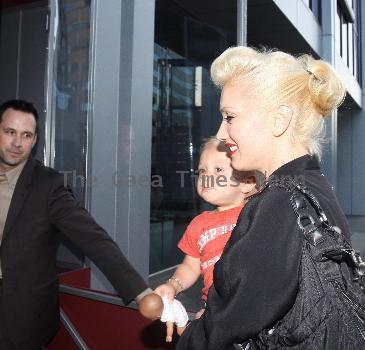 Gwen Stefani and Zuma Rossdale 
outside BOA Steak house
Los Angeles, California.