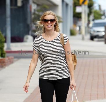 Amy Smart 
seen leaving the Diesel boutique in West Hollywood.
Los Angeles, California.