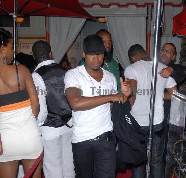 Ne-Yo departs club MIA at Biscayne Miami.