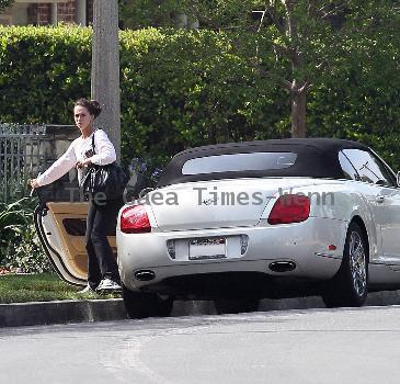 Jennifer Love Hewitt seen leaving in her white Bentley after working out at the gym in Toluca Lake. Los Angeles.