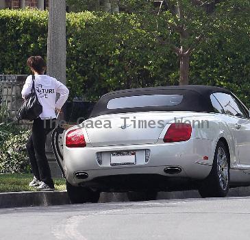 Jennifer Love Hewitt seen leaving in her white Bentley after working out at the gym in Toluca Lake. Los Angeles.