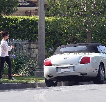 Jennifer Love Hewitt seen leaving in her white Bentley after working out at the gym in Toluca Lake. Los Angeles.