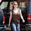 Ellen Pompeo drops off a bag of clothes at the Hollywood Hills Cleaners Los Angeles.