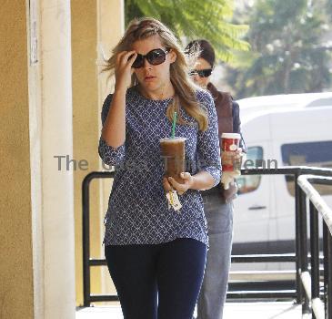 'Cougar Town' star Busy Philipps stops by Starbucks to get a large iced coffee Los Angeles.