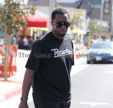 Sean Combs, aka Diddy, leaving after having lunch at Le Clafoutis restaurant on Sunset Strip in West Holllywood
Los Angeles, California.