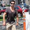 Dominic Cooper running errands in Hollywood
Los Angeles, California.