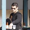 Jesse Metcalfe
leaving Poquito Mas, a Mexican taco stand, after eating lunch alone
Los Angeles, California.