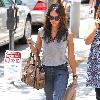 Jessica Alba
arrives at a restaurant in Santa Monica after shopping on Robertson Boulevard
Los Angeles, California.