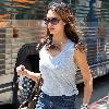 Jessica Alba
arrives at a restaurant in Santa Monica after shopping on Robertson Boulevard
Los Angeles, California.