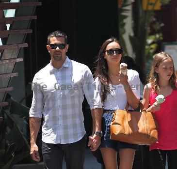 Jesse Metcalfe and Cara Santana Jesse Metcalfe shopping at The Grove while his girlfriend eats an ice cream cone Los Angeles.