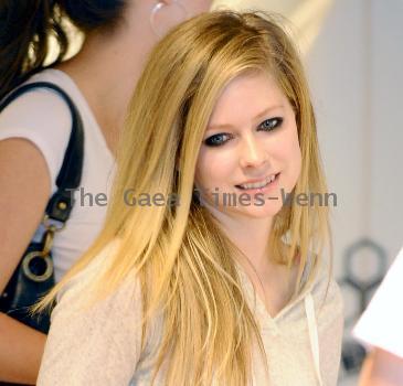 Avril Lavigne shopping at Burton Snowboards Flagship Store on Melrose Avenue Los Angeles.