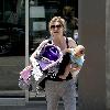 Ellen Pompeo and Stella Luna Ivery Ellen Pompeo has her hands full as she leaves Golden Bridge Yoga carrying her workout mats and baby daughter Los Angeles.