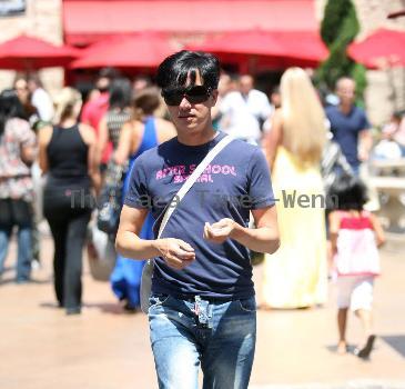 Bobby Trendy shopping at the Grove in Hollywood
Los Angeles, California.