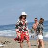 Debra Messing was spotted relaxing with friends on Malibu Beach on Independence Day
Malibu, USA.