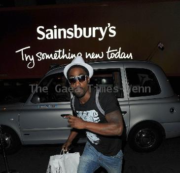 Simon Webbe 
arrives at the May Fair hotel 
London, England.